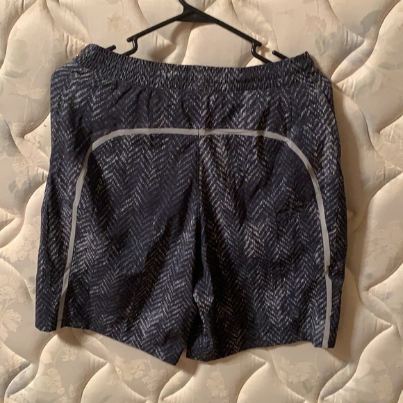 Men’s lululemon pace breaker shorts - Picture 3 of 4